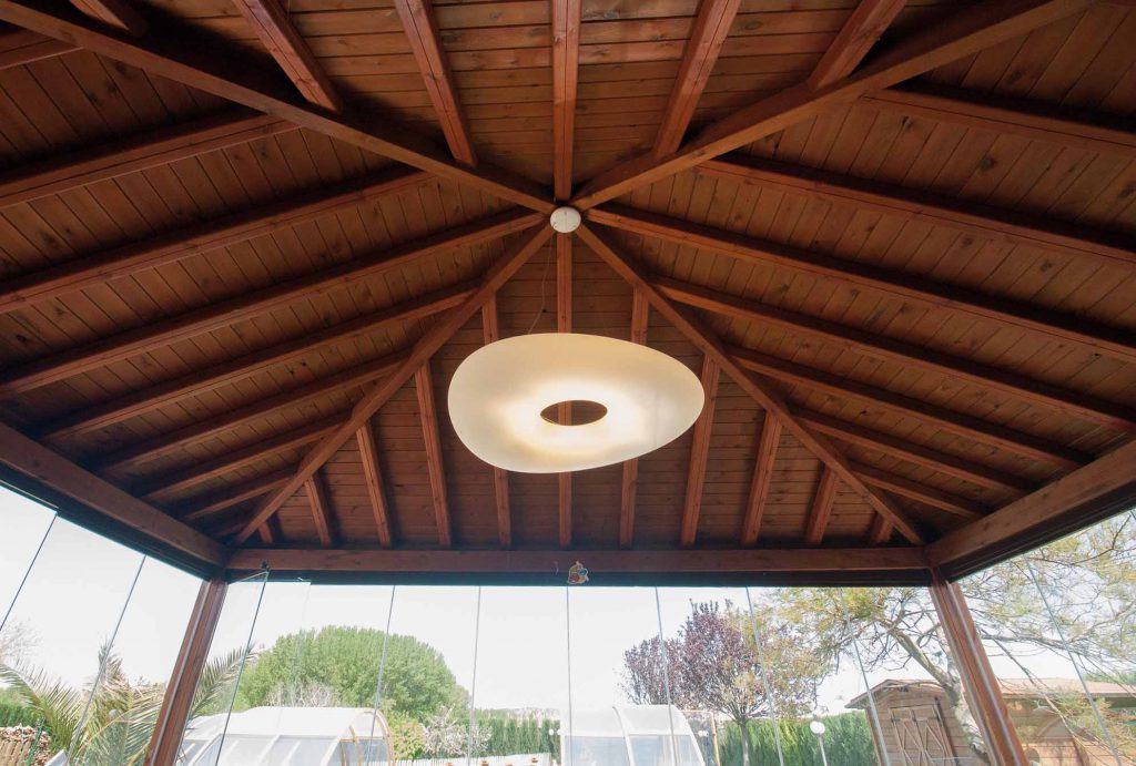 Porche acristalado con cubierta de madera | Proyectos Echarri