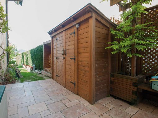 Pérgola y caseta de madera