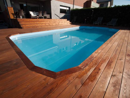 Tarima natural en piscina