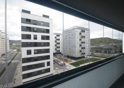 Cerramiento de balcón con cortinas de cristal Lumon