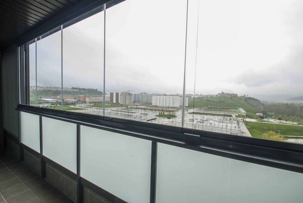 Cerramiento cristal en balcón con cortinas de cristal Lumon | Proyectos