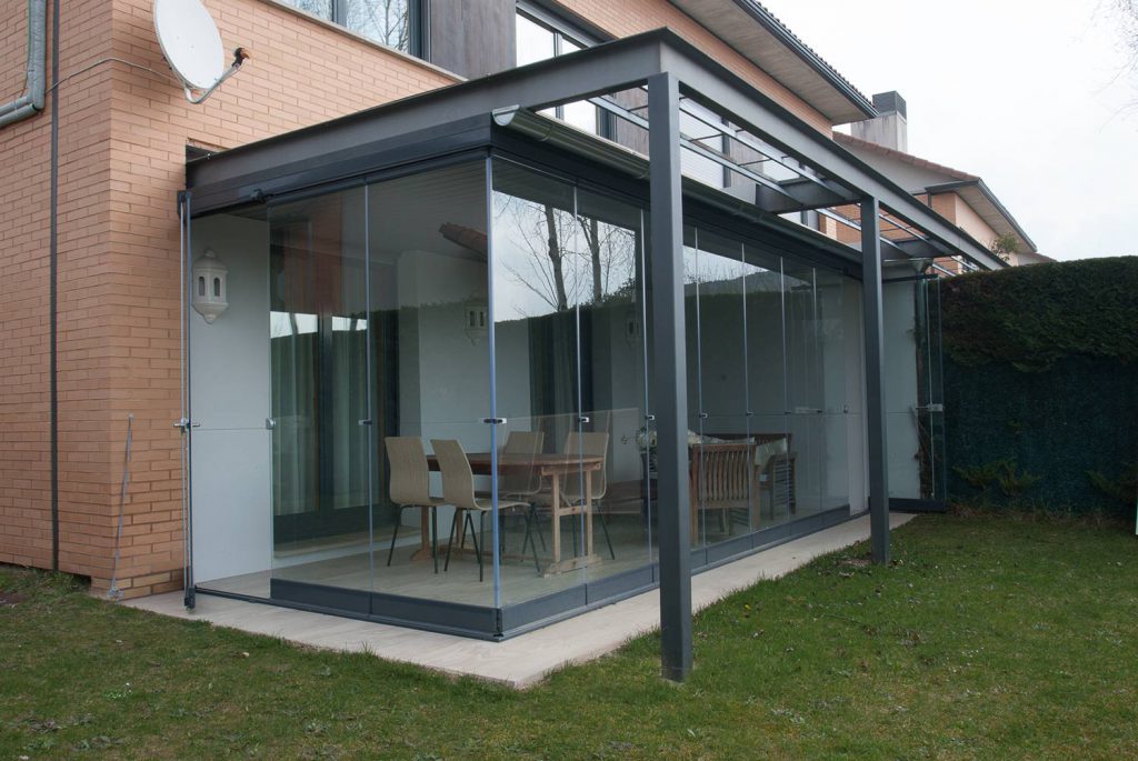 Porche de Acero adaptado a estructura de la vivienda Proyectos Echarri