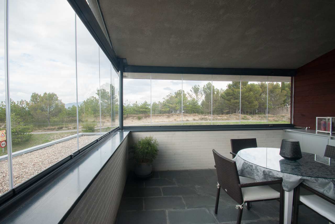 Cerramiento de cristal en una amplia terraza | Proyectos Echarri