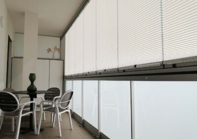 Balcon con estores Lumon en Pamplona