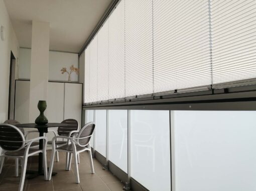 Balcon con estores Lumon en Pamplona