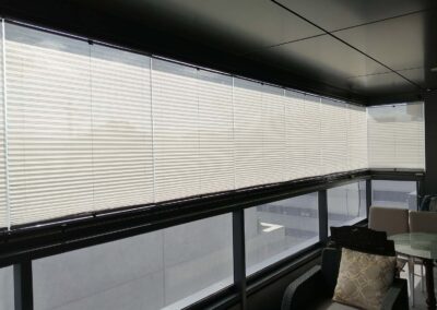 Balcon con estores Lumon en Gazteiz